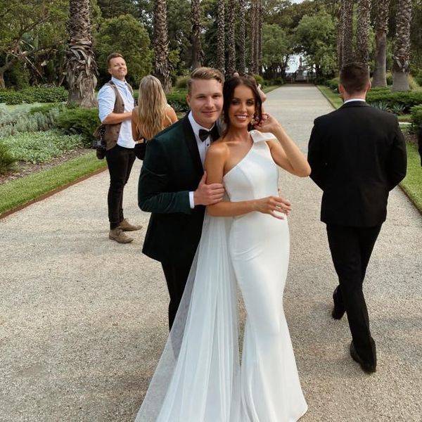 

setwell one shoulder mermaid wedding dresses sleeveless floor length simple white country beach bridal gowns