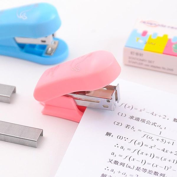 

симпатичные candy color mini portalble bookbinding stapler staples набор школьных принадлежностей офисные аксессуары японские канцтовары h j