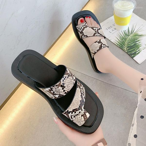 

dropshipping casual clip-toe beach slippers women vintage snakeskin low heel sandals woman black white leather flip flops1