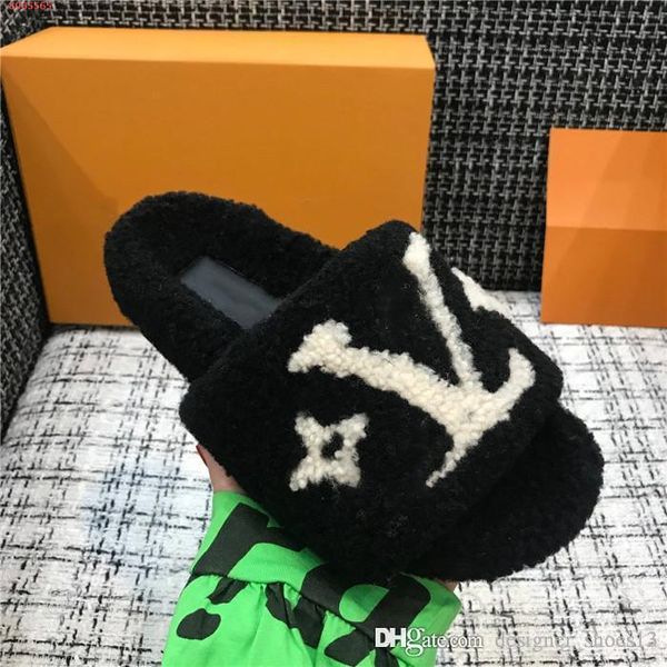 

the latest color matching fleece slippers for women in the classic style of upholstered upholstered slippers, Black