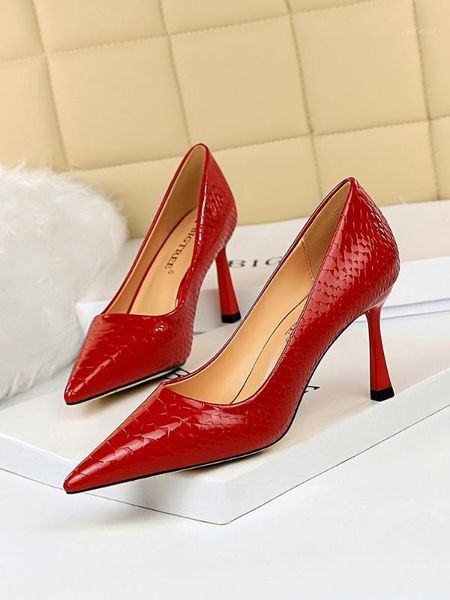 

dress shoes female lattice-windows documentary show thin serpentine shiny patent leather lighter pointed fashion1, Black