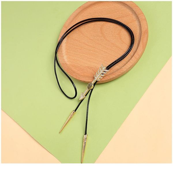 

xl01147c 2018 new classic black velvet adjustable chain arrow rivet pendnat necklace for women wholesale qylpzk, White
