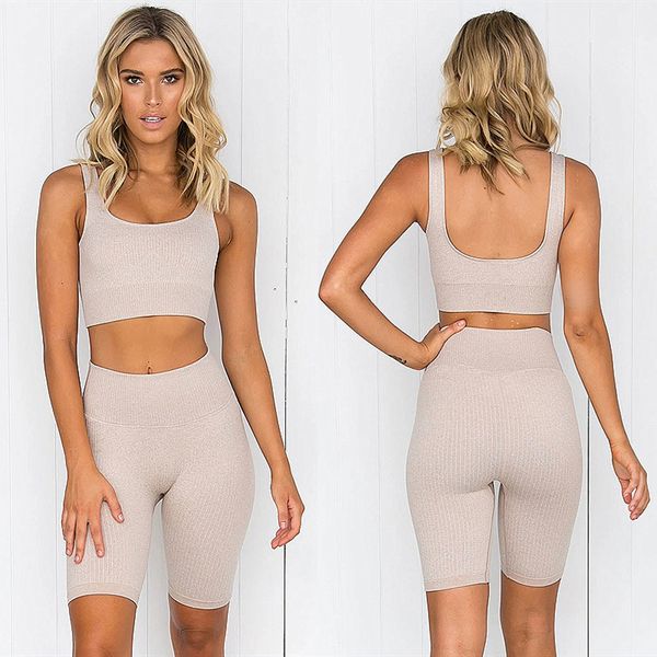 Summer Seamless Sport Set Donna Beige Due 2 pezzi Crop Top Pantaloncini pirata Yoga Tuta sportiva Allenamento Attivo Outfit Fitness Set da palestra Y1225