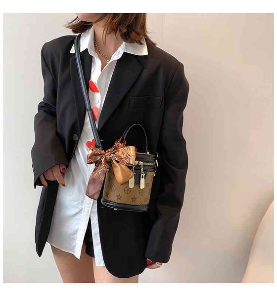 

2022 factory wholesale female autumn portable messenger single shoulder pu super net red girl round bag