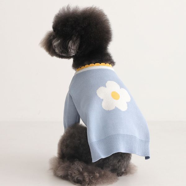 Koreanische Blume Herbst und Winter warm Frühjahr Kern gesponnenes Garn Pullover schöne Bixiongbugo Haustier Kleidung Pullover Hund Kleidung LY173 Beste Qualität