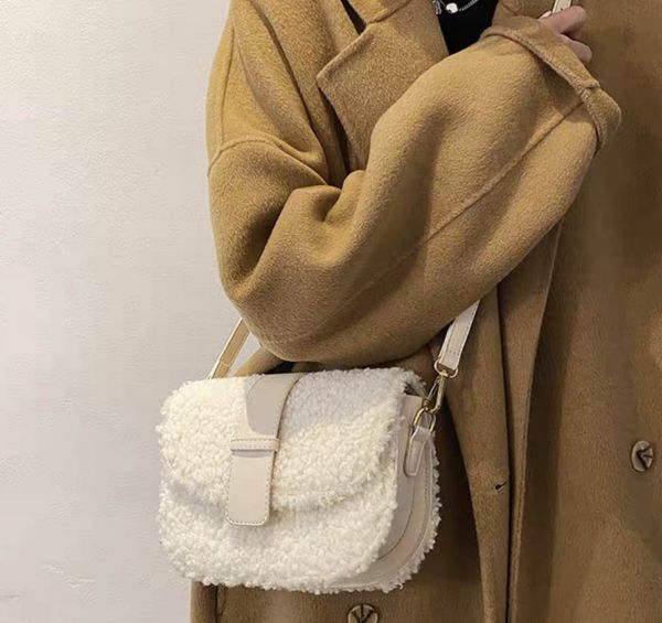 

2021 women's stylish stylish shoulder bag with fluffy small square bag