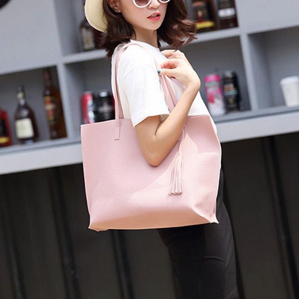 

2021 new female large-capacity fashion temperament all-match lychee pattern tassel messenger shoulder bag simple casual