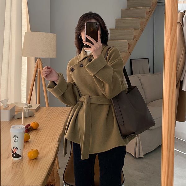 

winter 2020 new woollen womens coat, short hepburn style, small and thick, Black