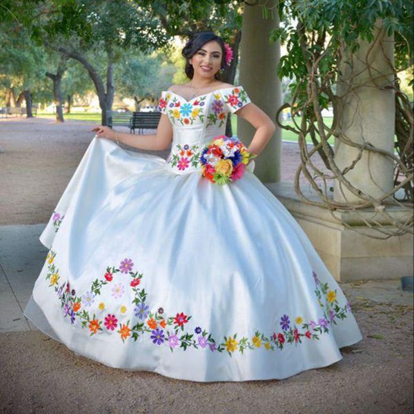 Branco bordado quinceanera vestido tema mexicano vestidos de novia fora do ombro doce 15 vestido de baile vestidos231y