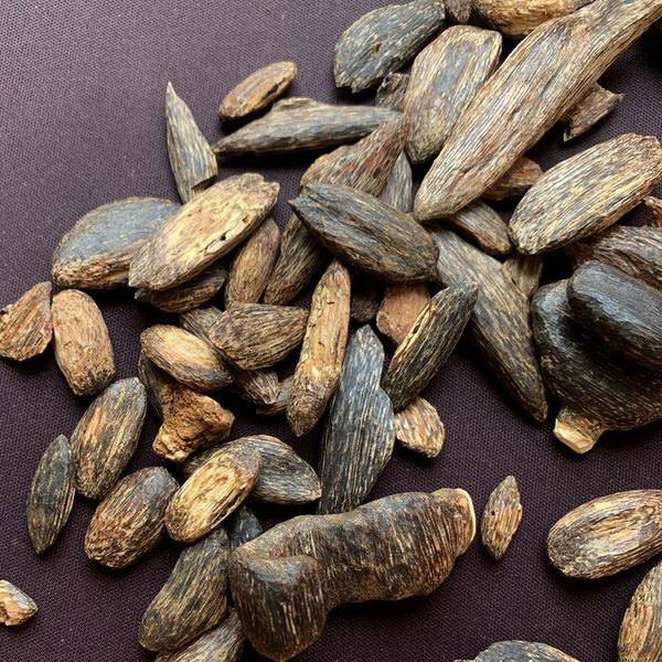 

22.6g genuine natural chinese hainan oudh gold melon seeds precious and rare incense