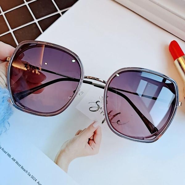 

New Women's Polarizing Sunglasses Large Frame Retro Round Face Sunshade Driving Sunglasses, White;black