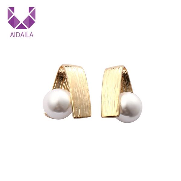 

stud women earrings for ladies with simulated-pearl personality style copper alloy 2021, Golden;silver