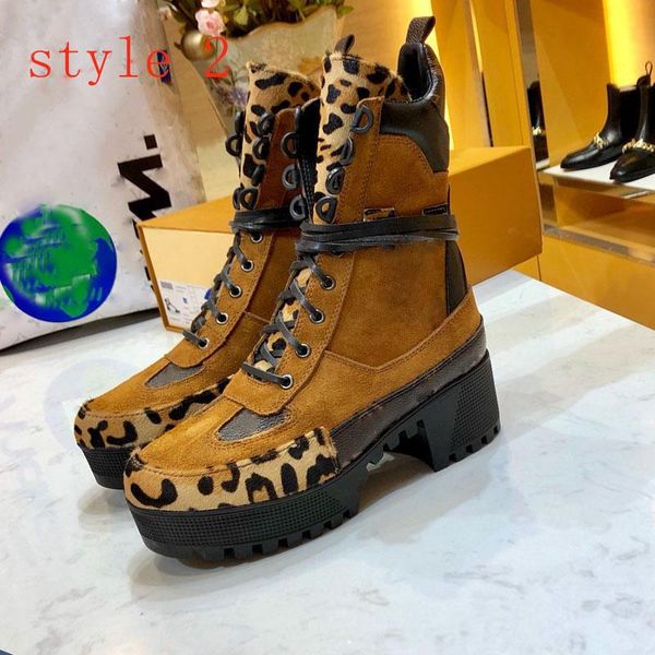 

laureate desert boots with lace-up ankle booties with leather and heavy-duty soles leisure lady martin boots, Black