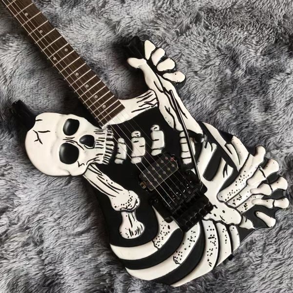 Maßgeschneiderte Grand-E-Gitarre, individuell handgeschnitzter Korpus, Totenkopf und Knochen