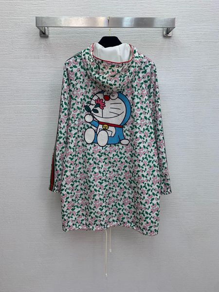 

autumn and winter 2021 new all over green leaf doraemon pattern side red and green stripe drawstring sunscreen windbreaker coat