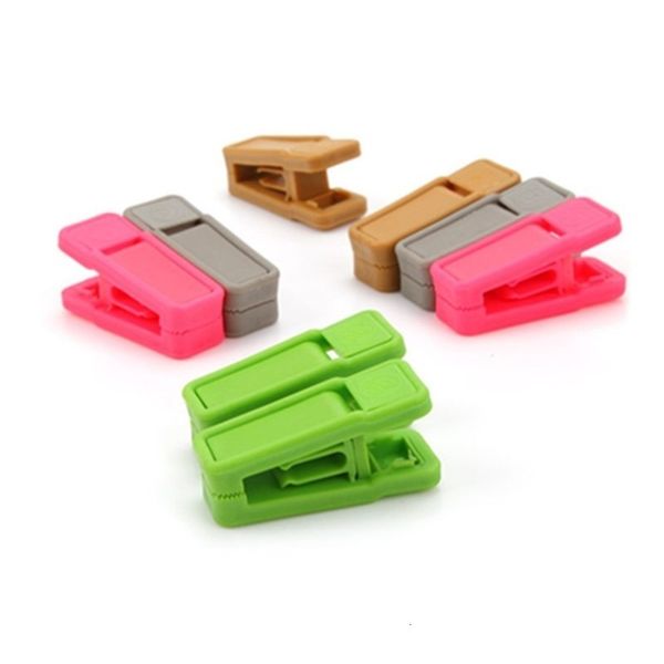 

universal and resuable wet tie dry clip clothes hangers easy to use abs plastic clothespin no trace