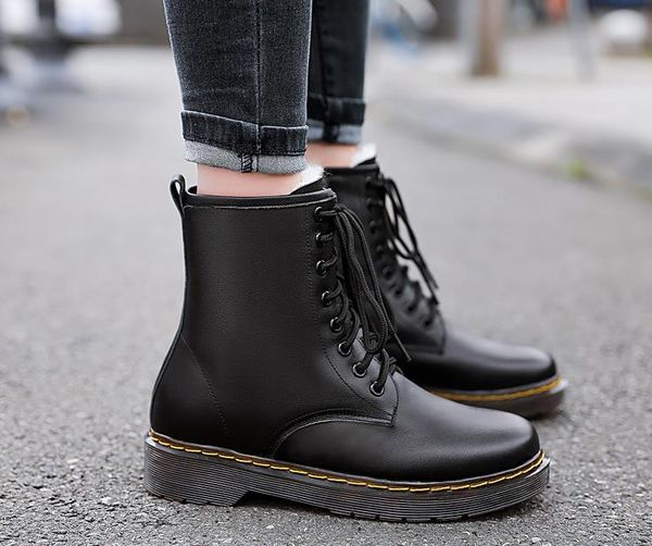

leather boots female 2020 winter new flat boots to keep warm wool cotton women cotton, Black
