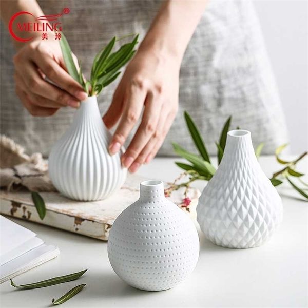 Vaso da fiori moderno in porcellana bianca in ceramica per bagno, ufficio, tavolo, decorazione domestica, piccolo vaso geometrico fatto a mano LJ201208