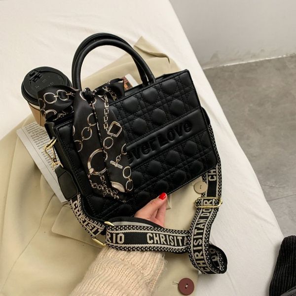 

large capacity women's autumn and winter new fashion lingge portable tote versatile net red one shoulder messenger bag