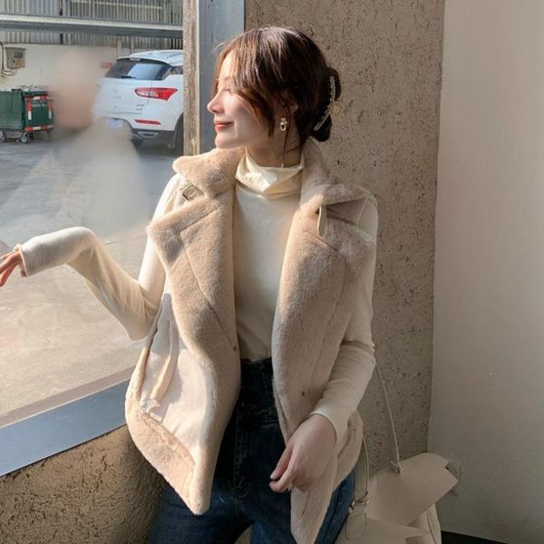 

han edition easy to keep warm lamb fur vest female autumn/winter 2021 new one shawl collar horse fur coat, Black;white