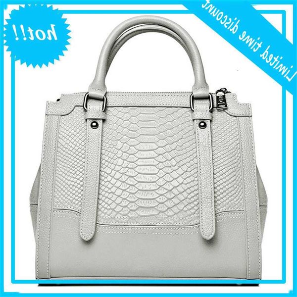 

2020 new single shoulder women's bag, large capacity and fashionable portable straddle bag