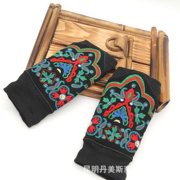 

gloves autumn features: new embroidered in / winter 2019 women' woolen embroidered hand guard is fashionable to wear with wrist guard2, Blue;gray