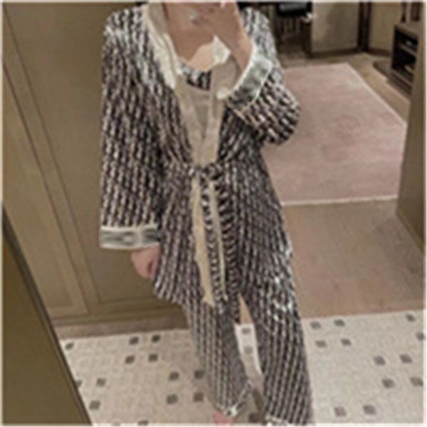 

высококачественный бархатный костюм pajamas женщины дизайнеры одежда 2020 домашняя одежда мода женщины платья op1, White