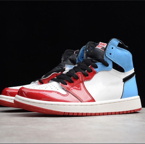 

2020 new jumpman 1 mid chicago lakers toe basketball shoes soot light smoke grey mens basketball shoes twist black chicago bred toe