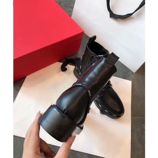 

классические удобные ботинки для женского, теплого и удобного, Black