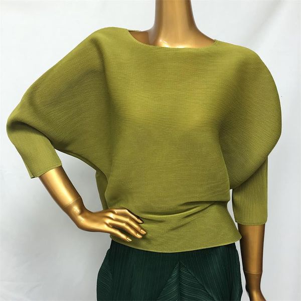 

solid color o-neck bat sleeve short t-shirt women vintage casual loose wild pleated tee shirt tide 2020 new autumn pd208, White