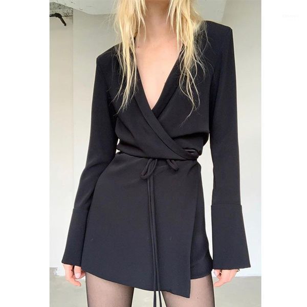 

2020 new niche design temperament mini suit wrapped lace long-sleeved dress women1, Black;gray