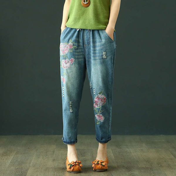

spring summer embroidered jeans women's capris with holes and worn out, Blue