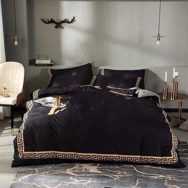 

2021 fashion designer bedding set black gold duvet cover set print comforter cover  king size bed sheet duvet cover pillow cases