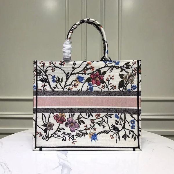 

ladies' bags, high-end customized quality shopping bags, affordable, if you want to see more styles, please contact me 00000033