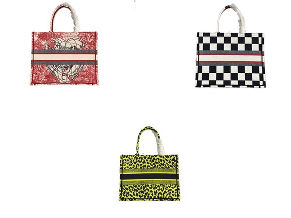 

2022 brand designer brown retro pattern wallets new folding wallet female wallet long zipper hand bag christmas gift clutch