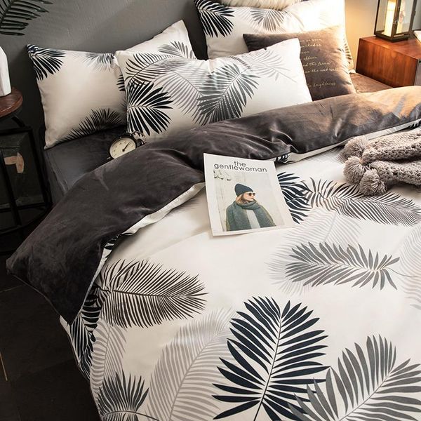 

nordic cotton coral velvet family french french flannel three-piece set of winter sheets and quilts1