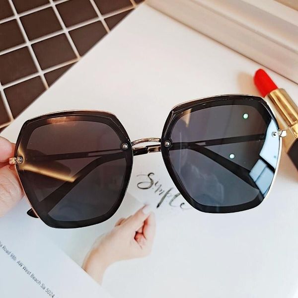 

sunglasses women fashion for ladies anti-ultraviolet, White;black