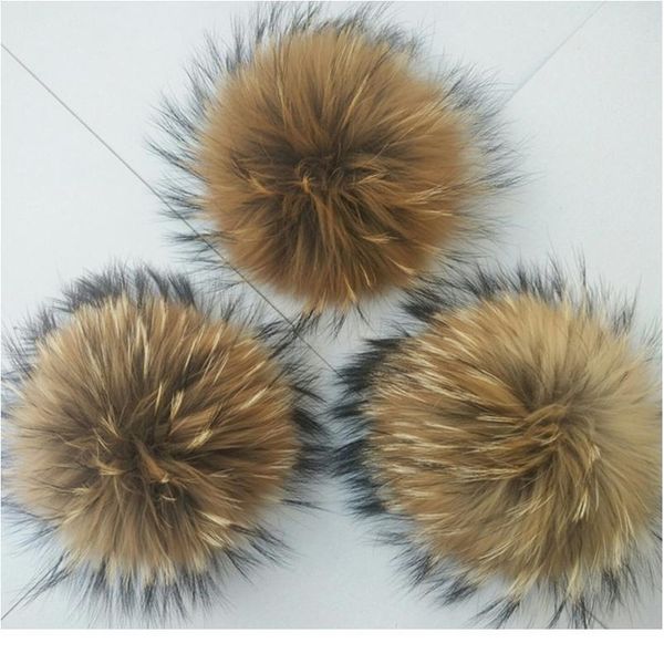 

20 pcs/lot really natural animal raccoon hair ball 12-15cm large pompom with buckle brooch pin knitted hats caps facto jllqpp