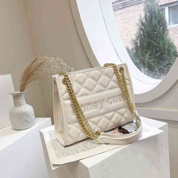 

2022 latest models handbag wholesale cross small female red single shoulder armpit bag ling lattice chain