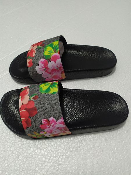 

new women slippers classic plum blossom luxury wide flat slippery with thick sandals slipper flip flops with box flower, Black