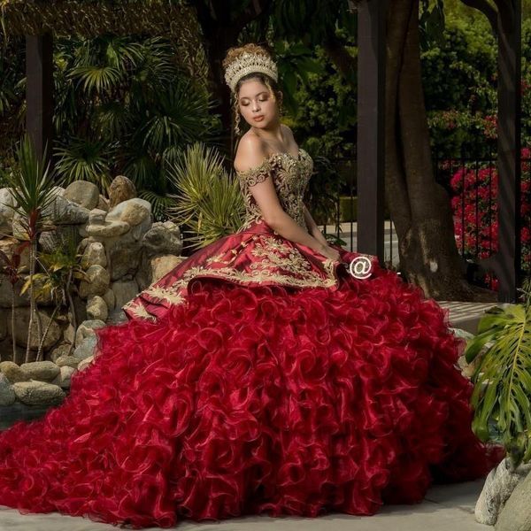 Burgundy Quinceanera Elbiseler Altın Aplike Boncuklu Omuzdan Boncuklu Tatlı 16 Elbise Vestido De 15 Anos 2021 Prenses Prom Gowns