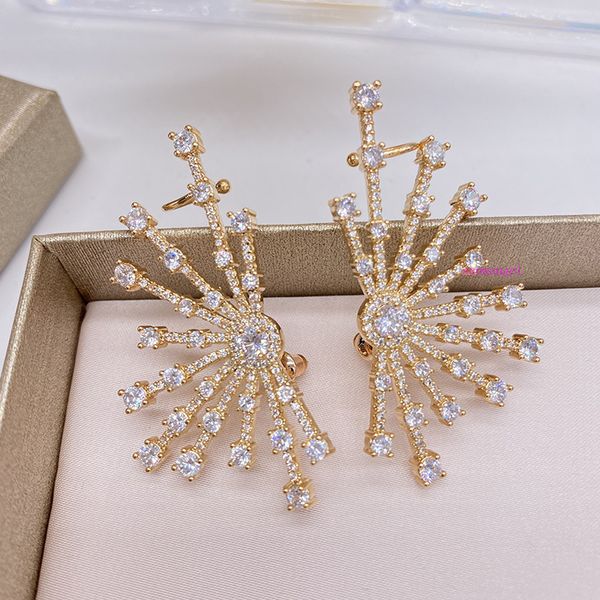 

temperament fireworks snowflake stud clip 925 silver needle flash diamond earrings chaowanghong exaggerated europe and america