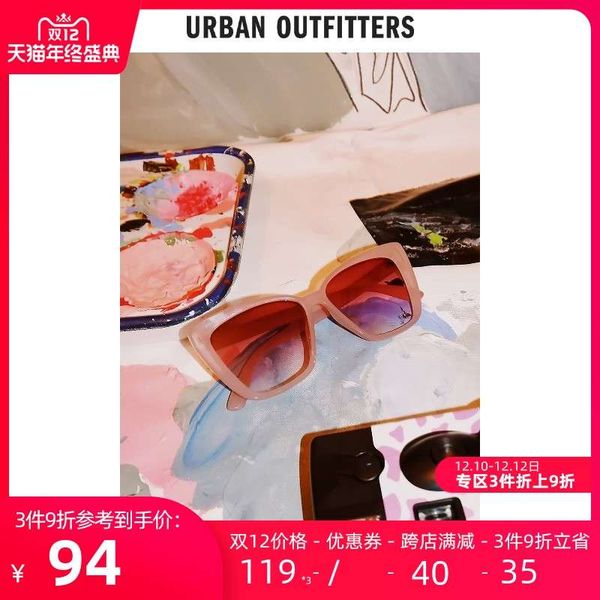 

fashion sunglasses with cat's eye, Black