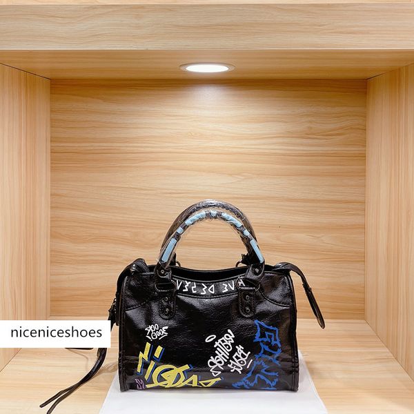 

designers bag with mirror 2021 limited edition france luxurys street trend women handbags black art graffiti fashion europe crossbody