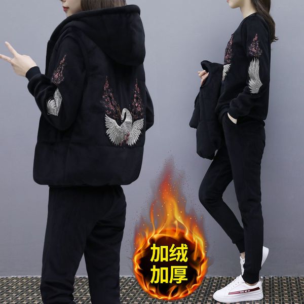 

large women's fatness mm fall / winter 2020 new style age reduction sweater three piece suit plush thickened velvet, Black