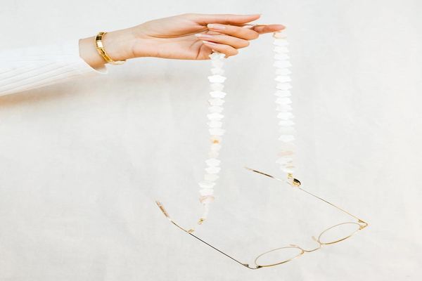 

2020 luxury white shell flower glasses halter women hip hop simple fashion retro lanyard sun eyes sunglasses chain lanyard h bbypvr
