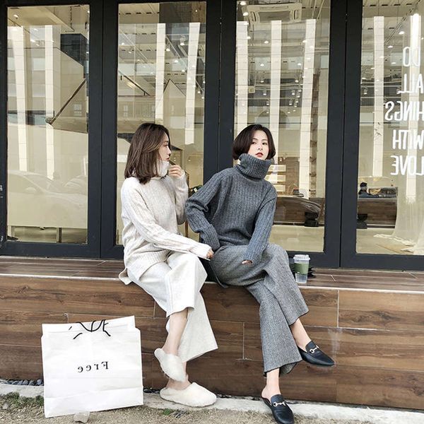 

vipwomen's 2020 new style of high necked and bottomed sweater, White;black