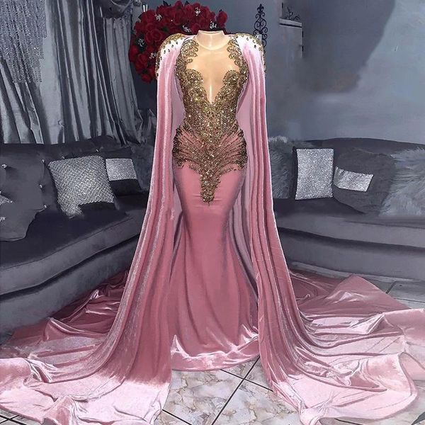 Pelerin Altın Boncuk Kristal Mermaid Balo Elbise Ile Pembe Kadife Abiye Arapça Örgün Parti Elbise Vestidos