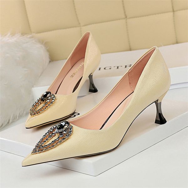 

luxury women 2020 designer kitten, low-glass stilettos, silk glitter strass satin beige six inches high heels, wedding dress shoes. orst, Black
