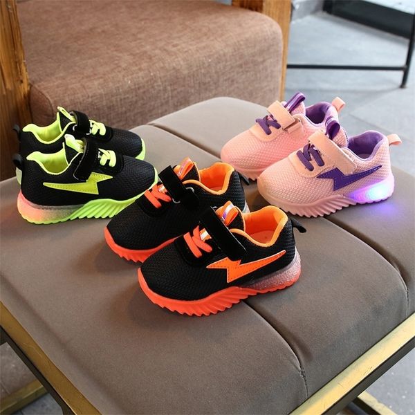 

new children luminous shoes children girls boys breathable mesh flashing lights fashion sneakers toddler little kid led sneakers y200103, Black;red